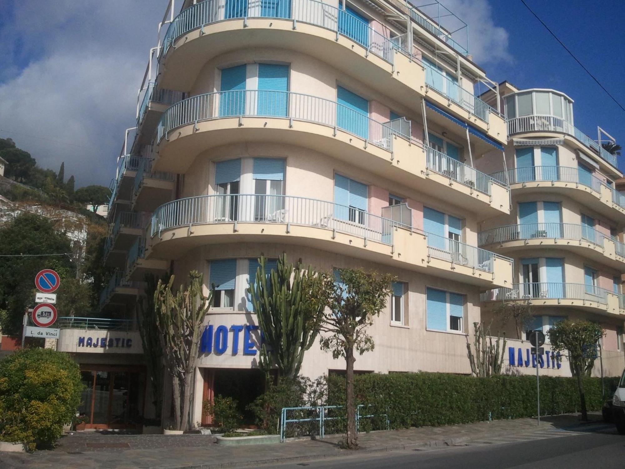 Hotel Majestic By Lvg Hotel Collection Аласио Екстериор снимка