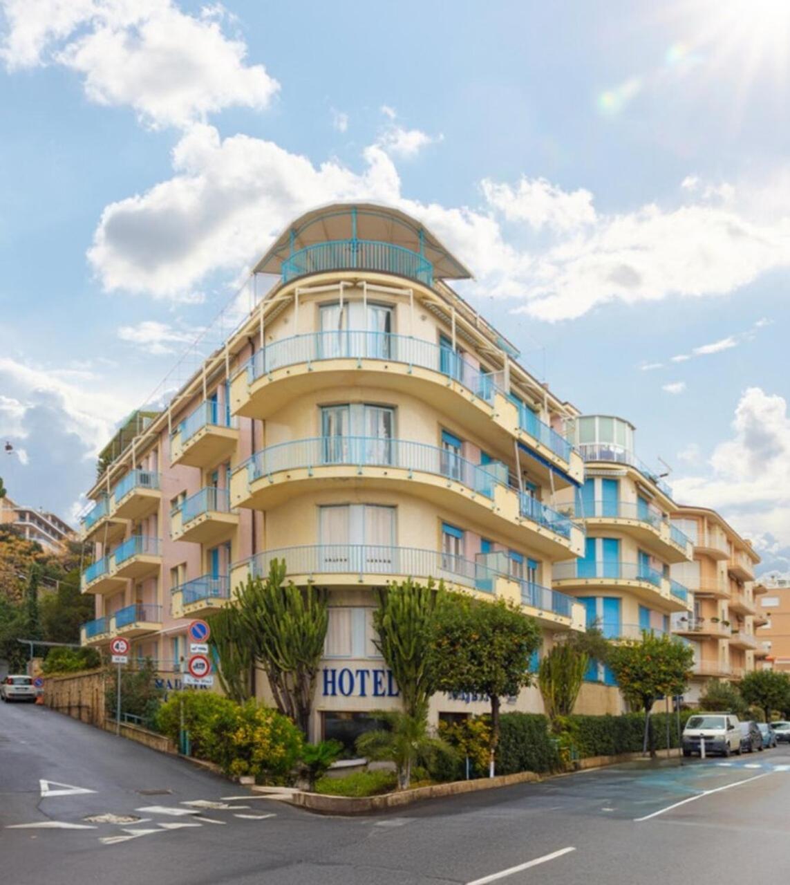 Hotel Majestic By Lvg Hotel Collection Аласио Екстериор снимка