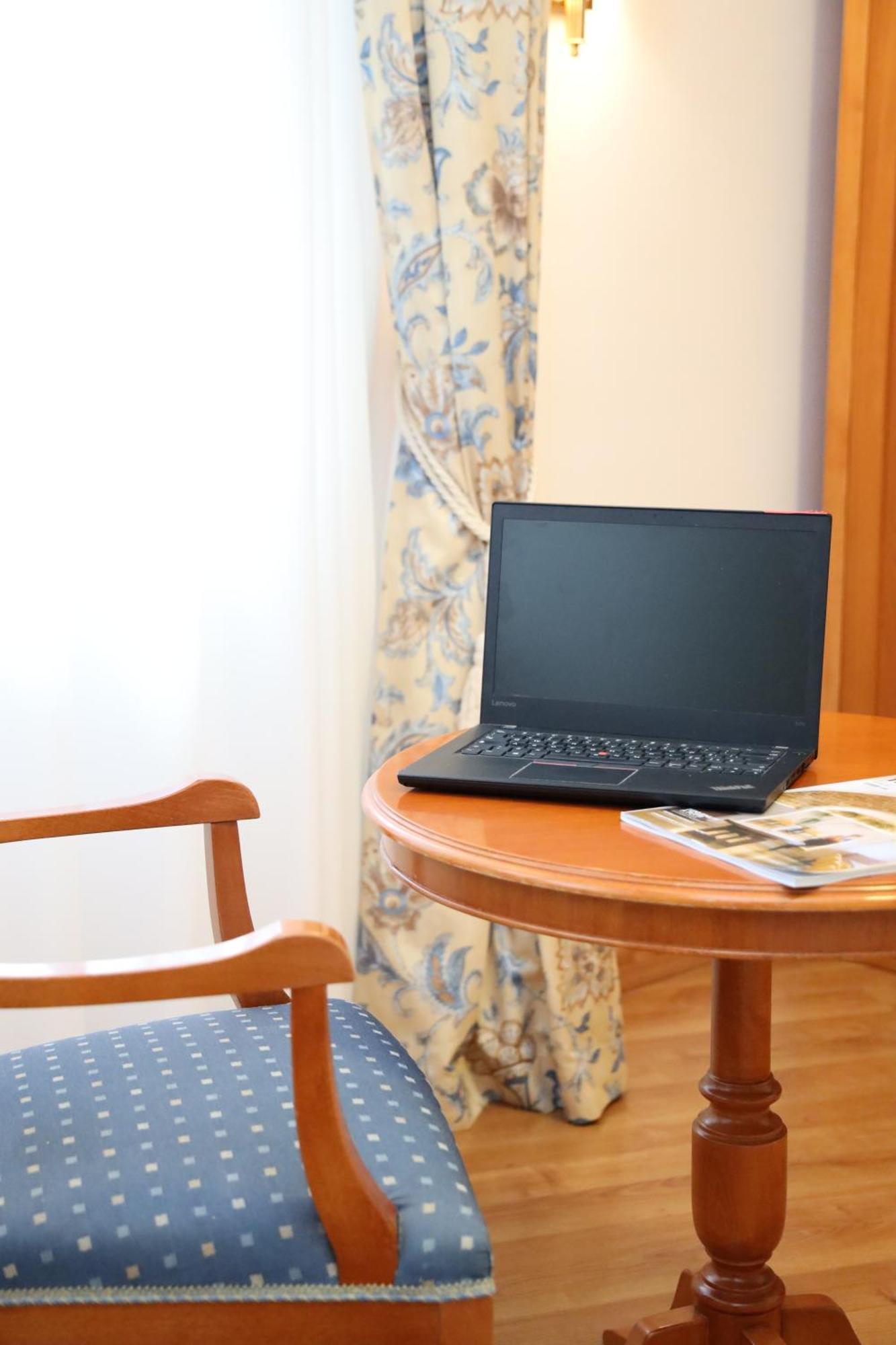 Hotel Majestic By Lvg Hotel Collection Аласио Екстериор снимка