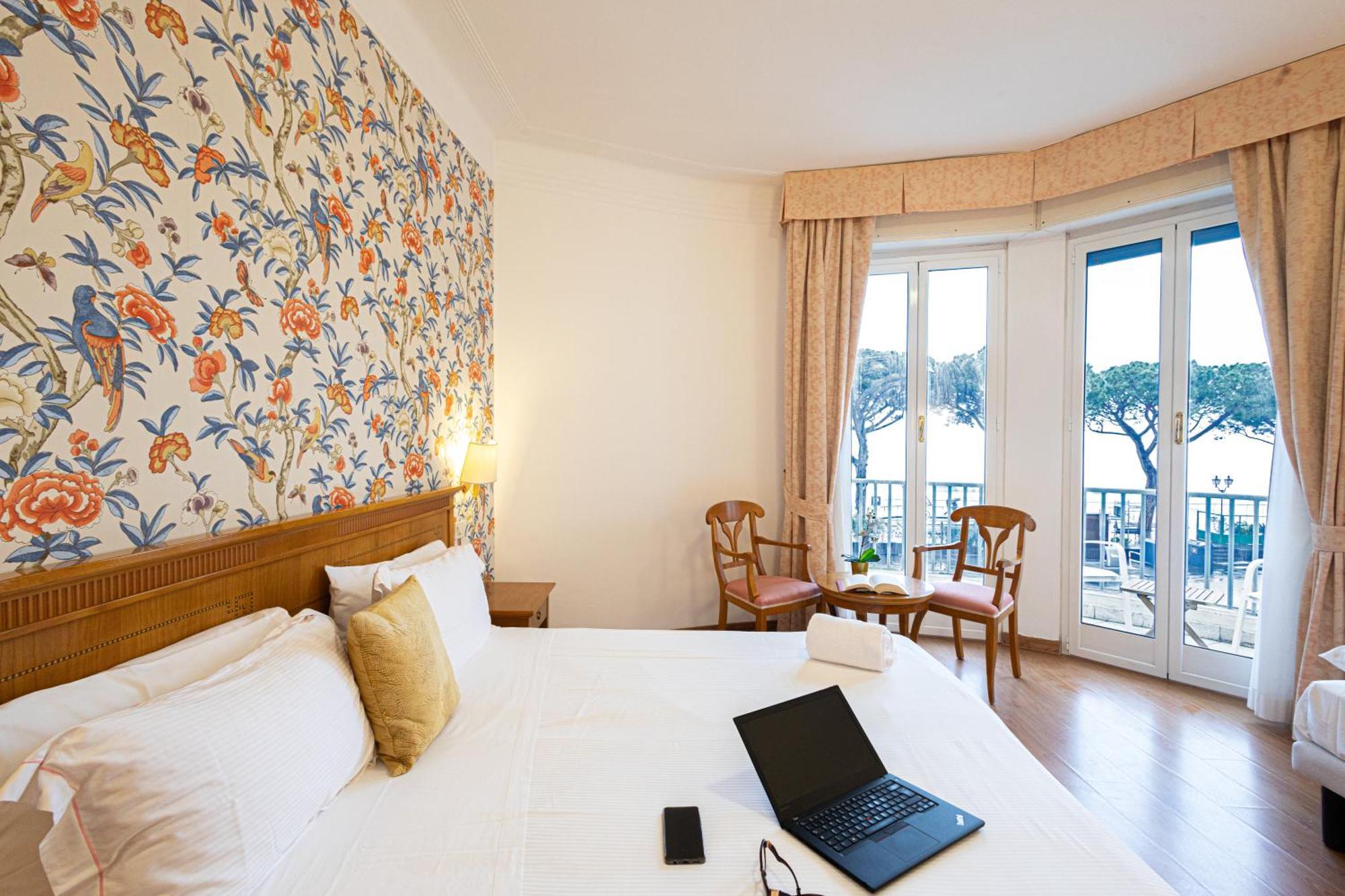 Hotel Majestic By Lvg Hotel Collection Аласио Екстериор снимка