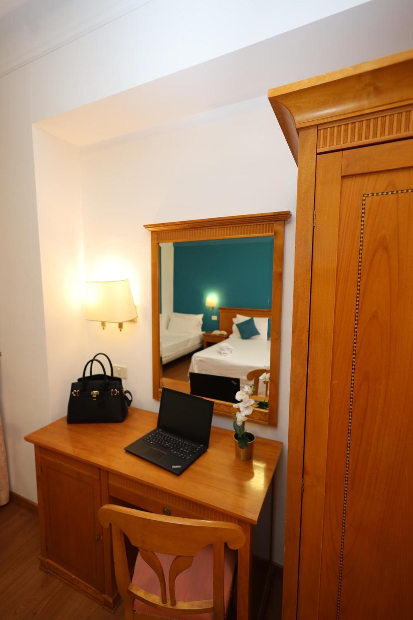 Hotel Majestic By Lvg Hotel Collection Аласио Екстериор снимка