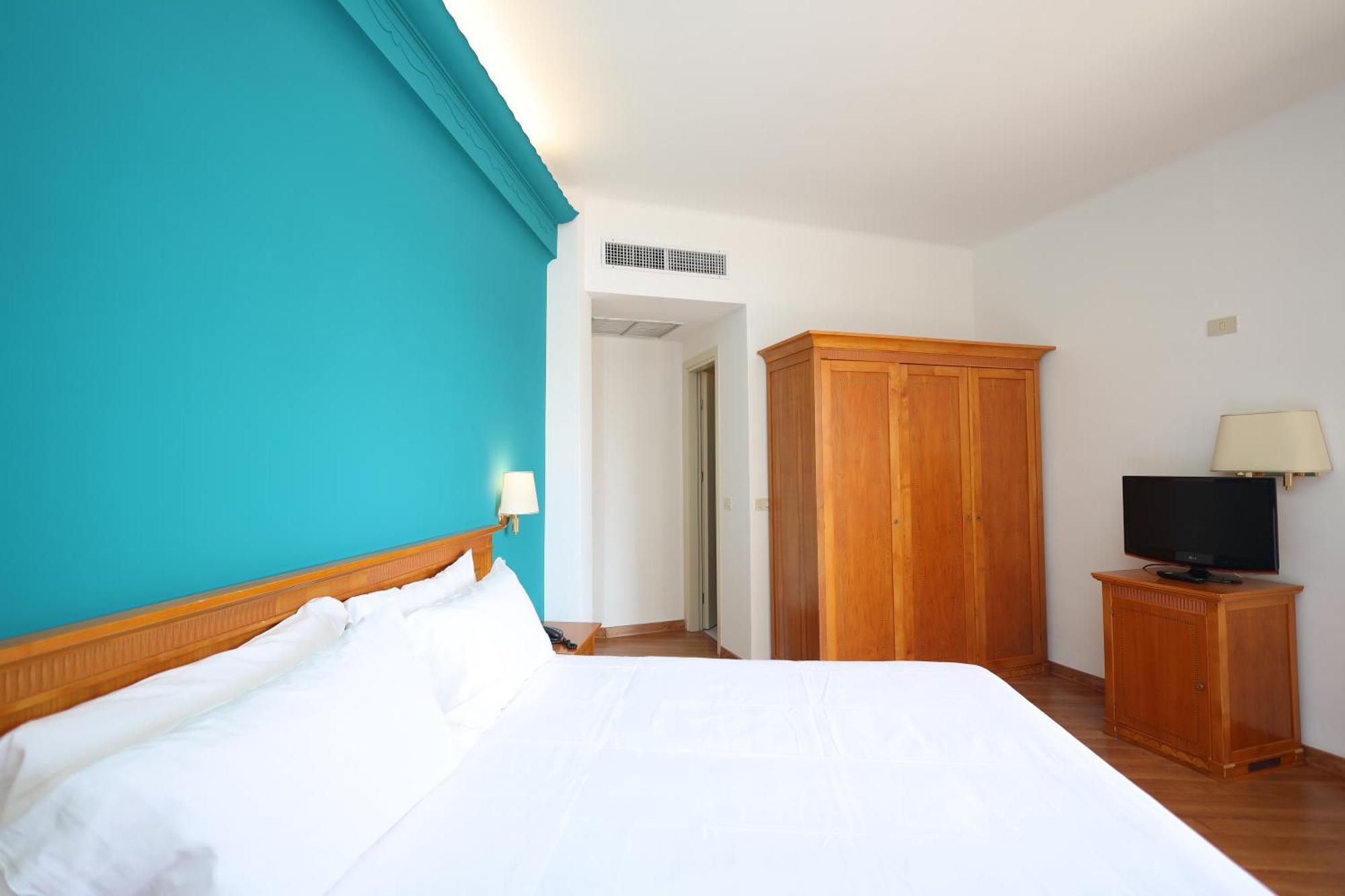 Hotel Majestic By Lvg Hotel Collection Аласио Екстериор снимка